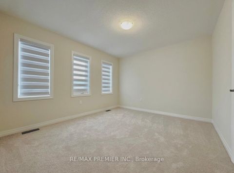 Photo 5 at 4 Ken Davie Gate, Keswick North, Georgina