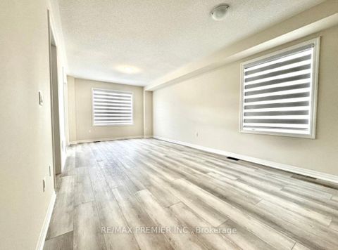 Photo 7 at 4 Ken Davie Gate, Keswick North, Georgina