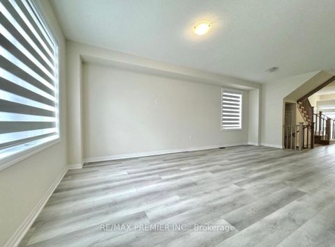 Photo 8 at 4 Ken Davie Gate, Keswick North, Georgina