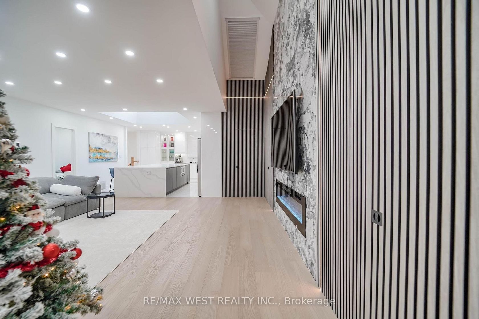 7118 Yonge Street, Rural Innisfil, Innisfil photo number 2