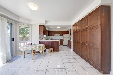 Photo 2 at 36 Ashcott Street, Milliken, Toronto