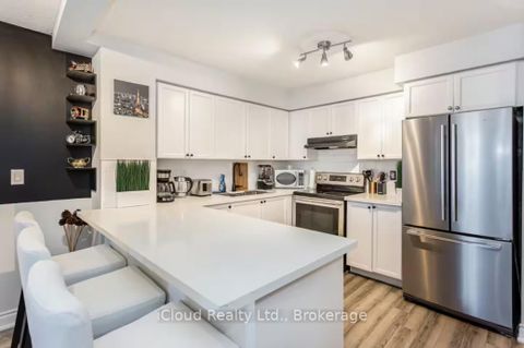 Photo 2 at 933 - 3888 Duke Of York Boulevard, City Centre, Mississauga