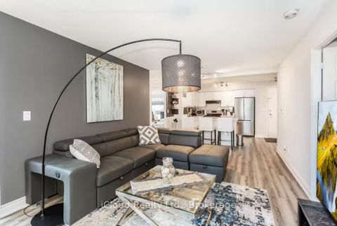 Photo 4 at 933 - 3888 Duke Of York Boulevard, City Centre, Mississauga