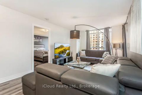 Photo 7 at 933 - 3888 Duke Of York Boulevard, City Centre, Mississauga