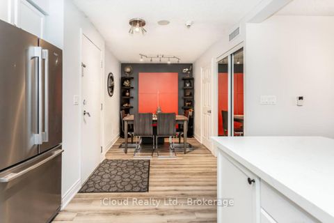 Photo 8 at 933 - 3888 Duke Of York Boulevard, City Centre, Mississauga