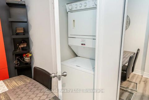 Photo 10 at 933 - 3888 Duke Of York Boulevard, City Centre, Mississauga