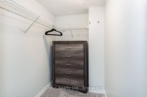 Photo 15 at 933 - 3888 Duke Of York Boulevard, City Centre, Mississauga