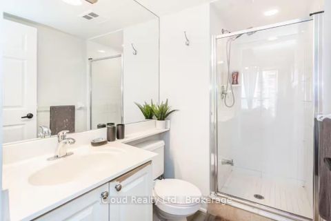 Photo 17 at 933 - 3888 Duke Of York Boulevard, City Centre, Mississauga