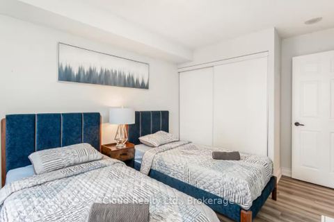 Photo 19 at 933 - 3888 Duke Of York Boulevard, City Centre, Mississauga