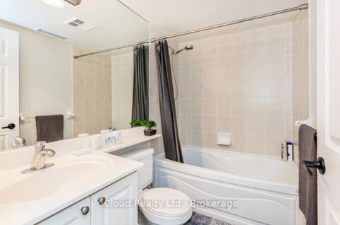 Photo 23 at 933 - 3888 Duke Of York Boulevard, City Centre, Mississauga