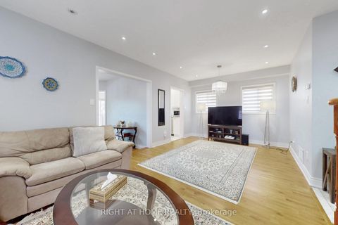 Photo 6 at 805 Stonehaven Avenue, Wyndham, Newmarket