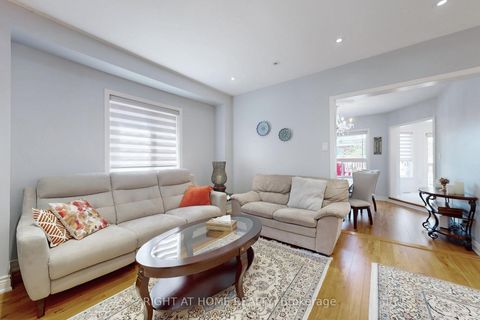 Photo 9 at 805 Stonehaven Avenue, Wyndham, Newmarket