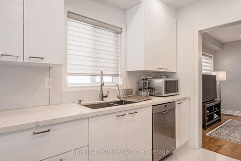 Photo 16 at 805 Stonehaven Avenue, Wyndham, Newmarket