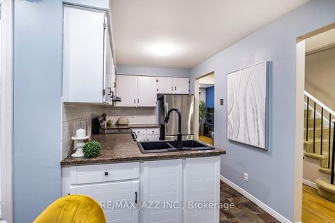 Photo 6 at 33 Mossgrove Court, Courtice, Clarington