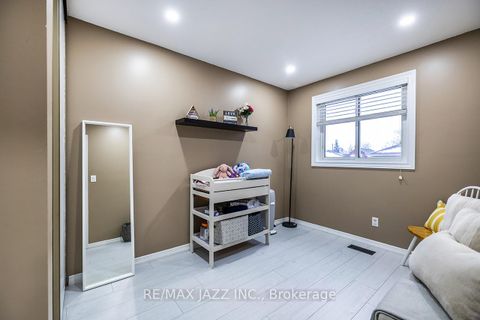 Photo 15 at 33 Mossgrove Court, Courtice, Clarington