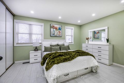 Photo 16 at 33 Mossgrove Court, Courtice, Clarington