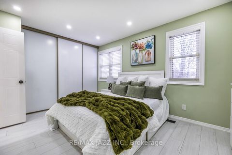 Photo 17 at 33 Mossgrove Court, Courtice, Clarington