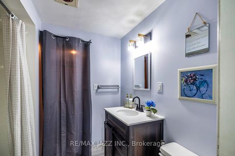 Photo 23 at 33 Mossgrove Court, Courtice, Clarington