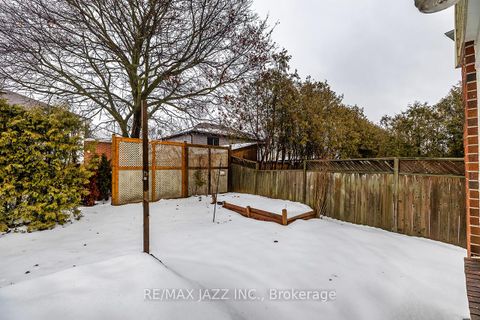 Photo 24 at 33 Mossgrove Court, Courtice, Clarington