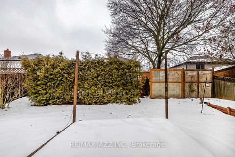 Photo 25 at 33 Mossgrove Court, Courtice, Clarington