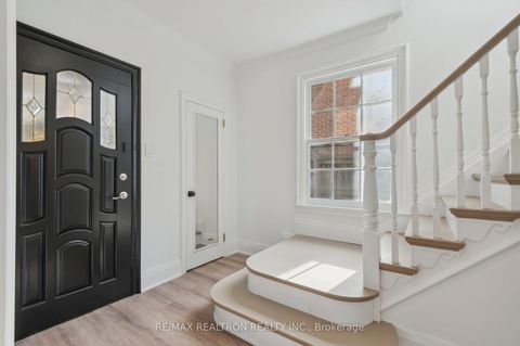 Photo 2 at 6 Woodvale Crescent, East York, Toronto