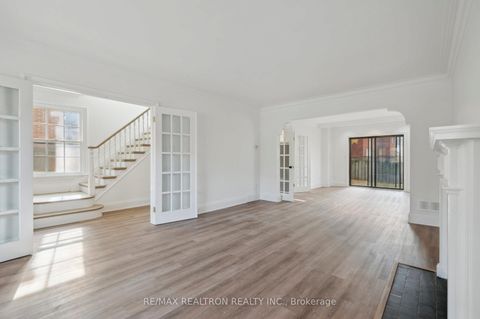 Photo 3 at 6 Woodvale Crescent, East York, Toronto