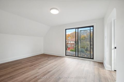 Photo 5 at 6 Woodvale Crescent, East York, Toronto