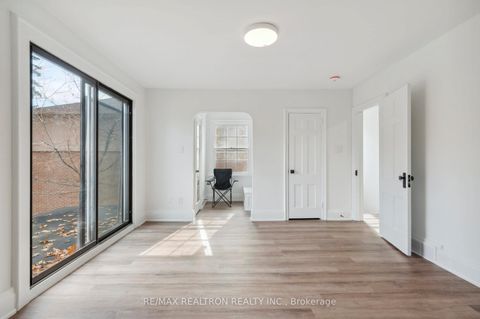 Photo 6 at 6 Woodvale Crescent, East York, Toronto