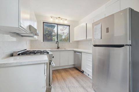 Photo 9 at 6 Woodvale Crescent, East York, Toronto