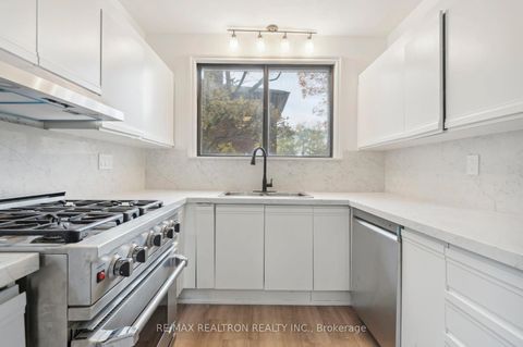 Photo 10 at 6 Woodvale Crescent, East York, Toronto