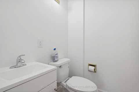 Photo 12 at 6 Woodvale Crescent, East York, Toronto