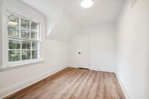 Photo 17 at 6 Woodvale Crescent, East York, Toronto