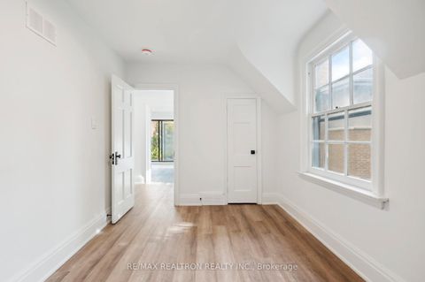 Photo 18 at 6 Woodvale Crescent, East York, Toronto