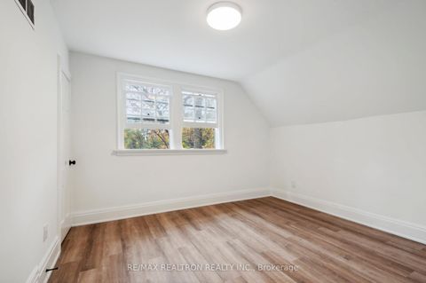 Photo 19 at 6 Woodvale Crescent, East York, Toronto