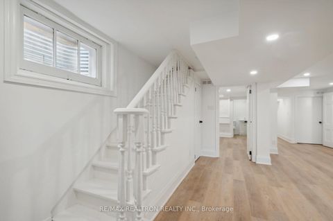 Photo 22 at 6 Woodvale Crescent, East York, Toronto