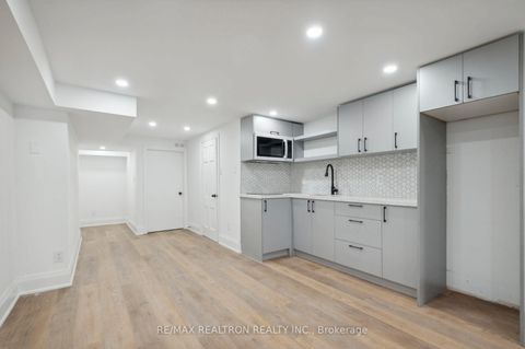 Photo 25 at 6 Woodvale Crescent, East York, Toronto