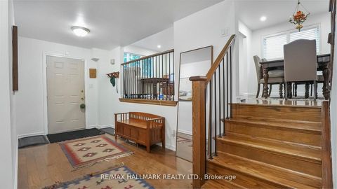 Photo 2 at 22 Avondale Crescent, Aurora Village, Aurora