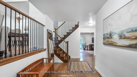 Photo 3 at 22 Avondale Crescent, Aurora Village, Aurora