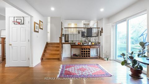 Photo 7 at 22 Avondale Crescent, Aurora Village, Aurora