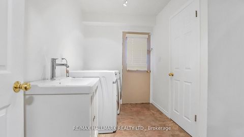 Photo 12 at 22 Avondale Crescent, Aurora Village, Aurora