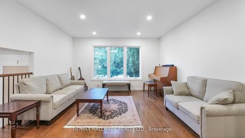 Photo 14 at 22 Avondale Crescent, Aurora Village, Aurora