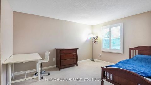 Photo 19 at 22 Avondale Crescent, Aurora Village, Aurora