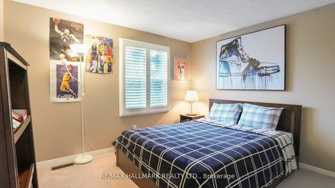 Photo 20 at 22 Avondale Crescent, Aurora Village, Aurora