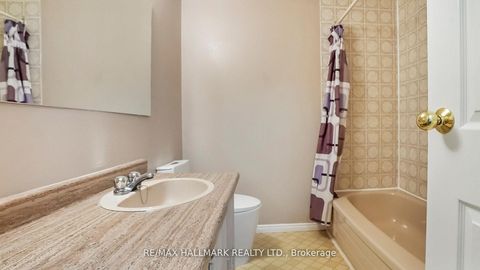 Photo 22 at 22 Avondale Crescent, Aurora Village, Aurora