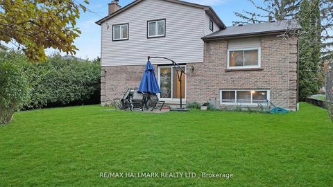 Photo 25 at 22 Avondale Crescent, Aurora Village, Aurora