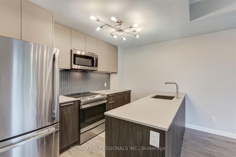 Photo 11 at TH3 - 10 Brin Drive, Humber Valley, Toronto