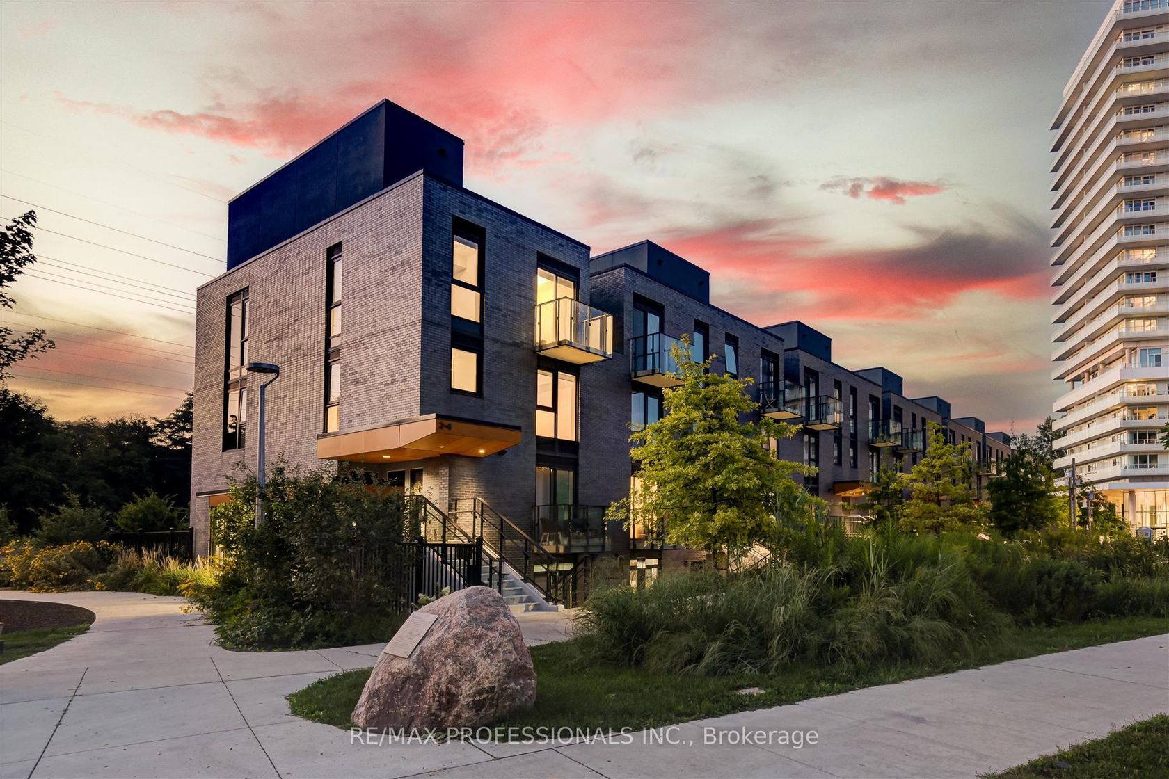 TH3 - 10 Brin Drive, Humber Valley, Toronto 