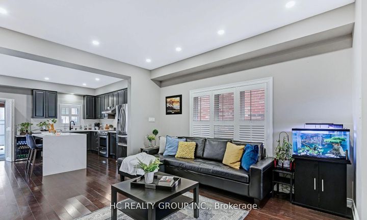 Photo 8 at 90 Boticelli Way, Vellore Village, Vaughan