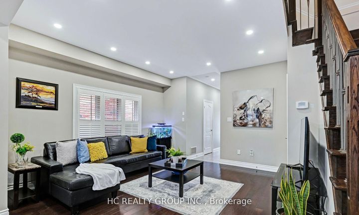 Photo 9 at 90 Boticelli Way, Vellore Village, Vaughan