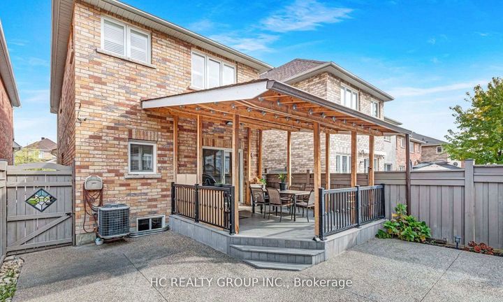 Photo 34 at 90 Boticelli Way, Vellore Village, Vaughan